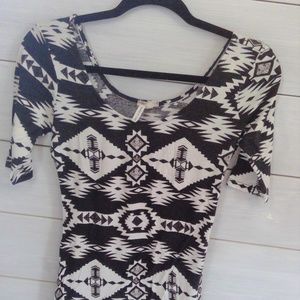 Soft Black and white 1/2 length sleeve tee